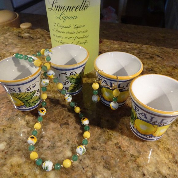 Handmade necklace/earring set in festive design with bold colors - Picture 4 of 8